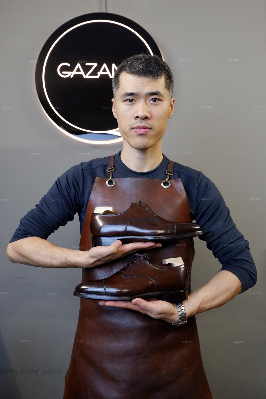 Đánh giày vỉa hè khác gì chăm sóc giày chuyên nghiệp?